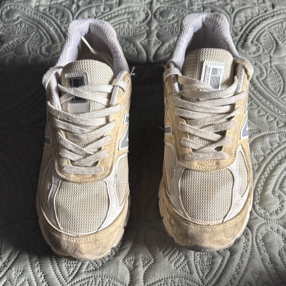 New Balance Off-White and Tan Running Shoes - Picture 2 of 6
